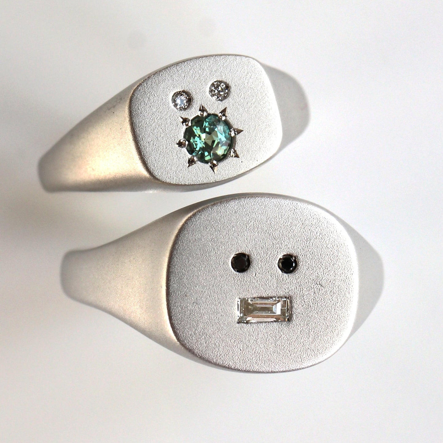 GRIN SIGNET RING