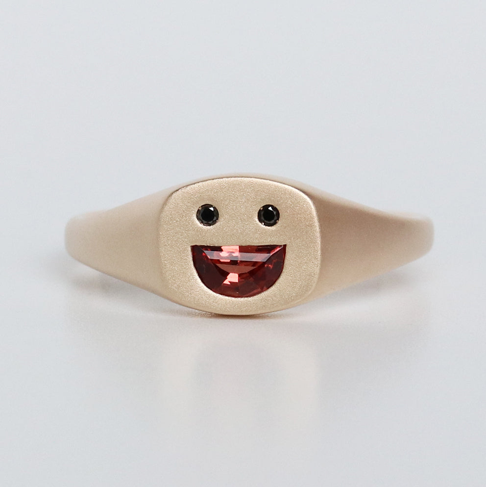 PETITE BIG SMILE SIGNET RING