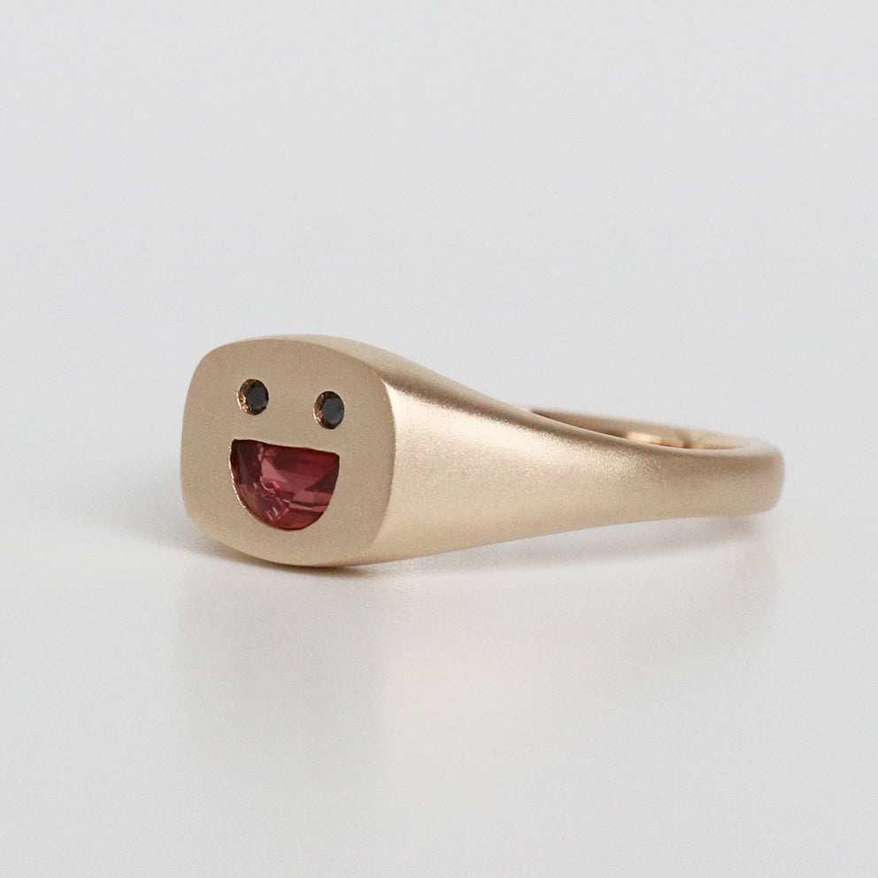 PETITE BIG SMILE SIGNET RING