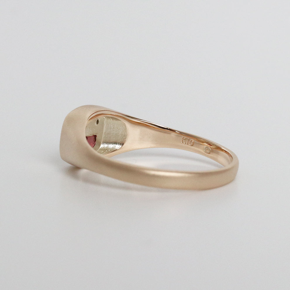 PETITE BIG SMILE SIGNET RING