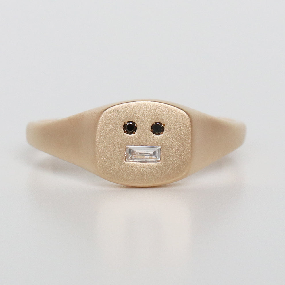 PETITE GRIN SIGNET RING