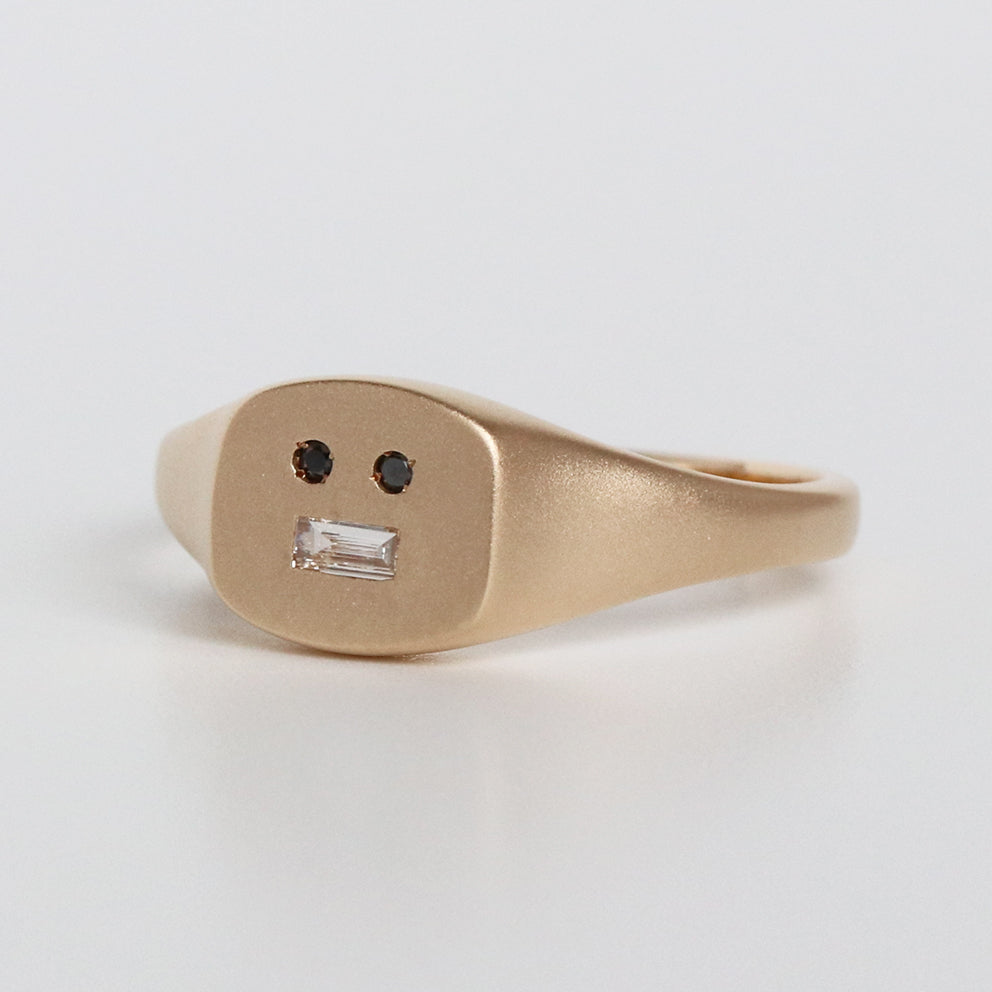 PETITE GRIN SIGNET RING